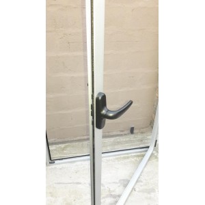 Ventana batiente Vesta alta prestación con cierre bi punto