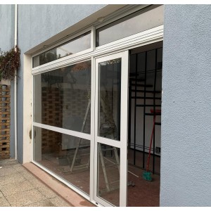 Cerramiento en alta prestación para entrada de edificio