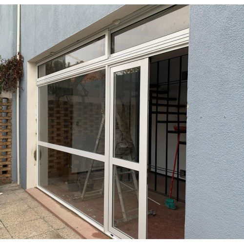 Cerramiento en alta prestación para entrada de edificio